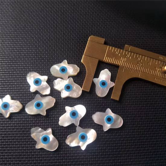 Gran oferta, piedra preciosa suelta con forma de mano de mal de ojo de nácar para ajuste de joyería